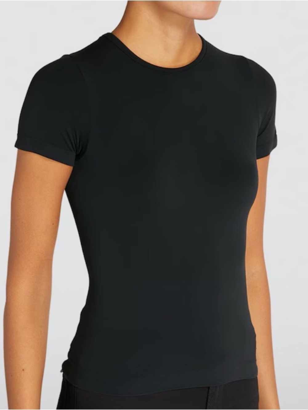 SKIMS Soft Smoothing Seamless T-shirt black Size S